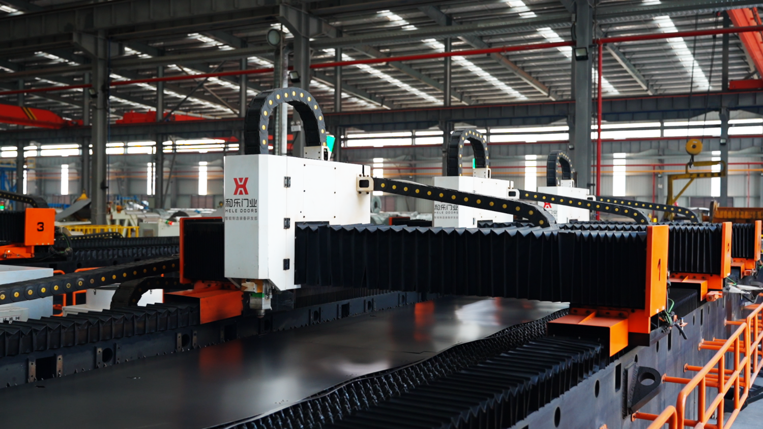 حل تحديات التسليم: تعرّف على مسار النوافذ والأبواب نحو التصنيع الذكي